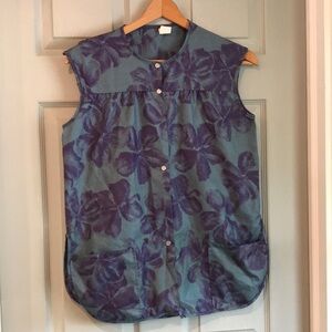 Vintage S USA Made Blue Purple Flowers Pearl Snap Button Sleeveless House Coat